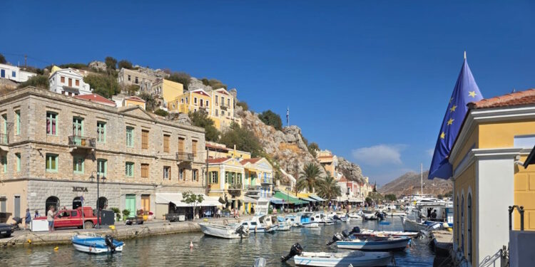 Η Ρόδος και τα «διαμάντια» του Νοτίου Αιγαίου που σπάνε ρεκόρ στον τουρισμό το 2025