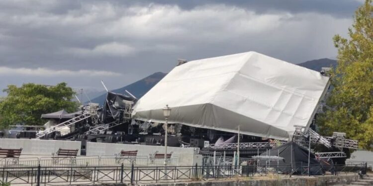 Γιάννενα: Η στιγμή που καταρρέει η σκηνή πριν τη συναυλία των Βίσση, Ρέμου, Μάστορα – Δείτε βίντεο