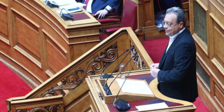 Ο Σωκράτης Φάμελλος αποχαιρετά τον Απόστολο Βεσυρόπουλο – «Μεγάλη θλίψη για την απροσδόκητη απώλεια»