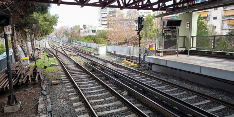 Πτώση ατόμου στις γραμμές του ΗΣΑΠ στο Νέο Ηράκλειο