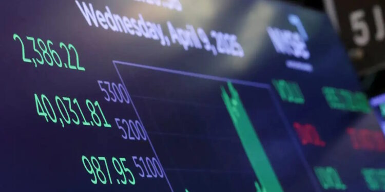 Wall Street: Ο Dow καταγράφει ιστορικό υψηλό με άνοδο άνω των 800 μονάδων μετά τις δηλώσεις Πάουελ