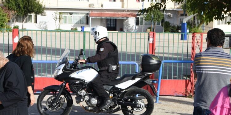 Θεσσαλονίκη: Βρέθηκε 45χρονος απαγχονισμένος σε μονόζυγο γηπέδου στο Πανόραμα