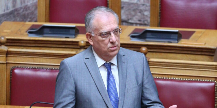 Ο Τάκης Θεοδωρικάκος έστειλε εξώδικο στον δημοσιογράφο Μανώλη Κοττάκη για «συκοφαντικό δημοσίευμα»