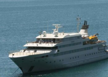 Το πολυτελές σούπερ γιοτ «Lauren» στον Αστακό Ξηρομέρου (φωτο)