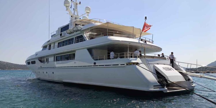 Στον Αστακό η θαλαμηγός του εφοπλιστή Θεόδωρου Βενιάμη (φωτο)