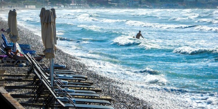 Πόρος: Νεκρή 73χρονη, υπήκοος Γαλλίας, που ανασύρθηκε από τη θάλασσα στην περιοχή Αλυκής