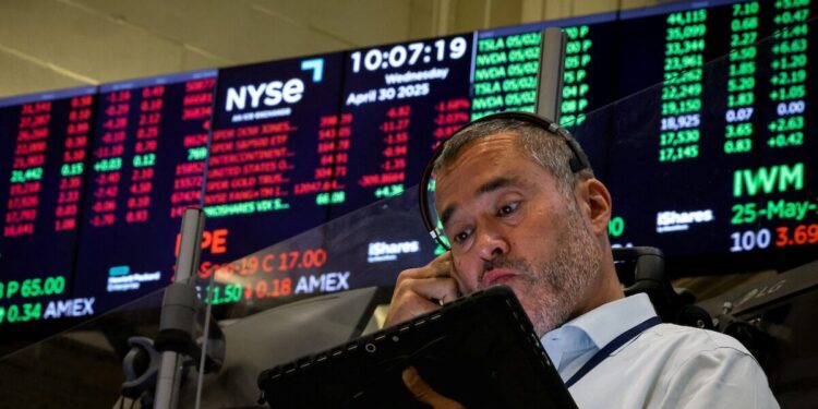 Wall Street: Κατρακύλησαν οι μετοχές με το ξεκίνημα του Αυγούστου
