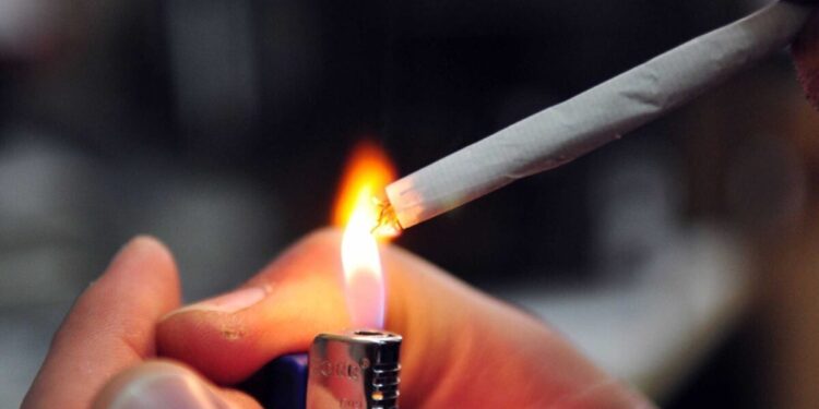 «Πρωταθλήτριες» Ευρώπης στο κάπνισμα οι Ελληνίδες: Στη δεύτερη θέση η χώρα μας στους ενήλικους καπνιστές