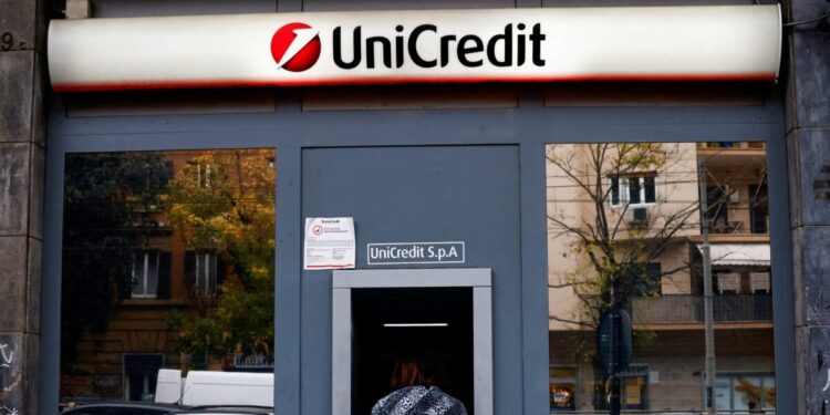 Η UniCredit αυξάνει τη συμμετοχή της στην Alpha Bank στο 26% – Ψήφος εμπιστοσύνης στην τράπεζα και την ελληνική οικονομία