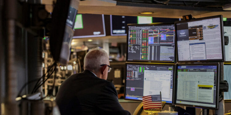 Wall Street: Πτώση για τον S&P 500 στο φινάλε της εβδομάδας, με συνολικό θετικό πρόσημο