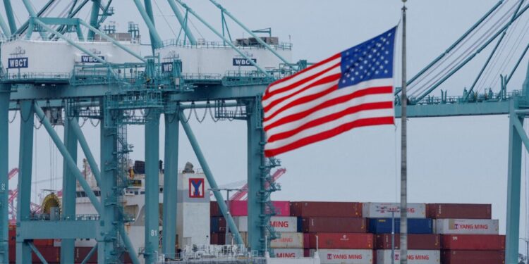 Οικονομική «περικύκλωση» στη Ρωσία από τον Ντόναλντ Τραμπ – Στο στόχαστρο το πετρέλαιο, πώς επηρεάζουν οι εξελίξεις την Ελλάδα