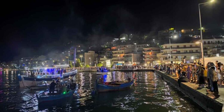 Εντυπωσίασε η Βαρκαρόλα – Η Αμφιλοχία πλημμύρισε με μελωδίες και χρώματα (φωτο & video)