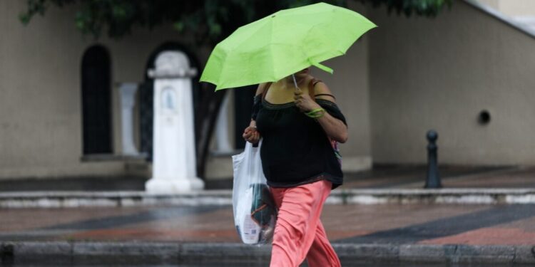 Καιρός σήμερα: Βροχές σε ηπειρωτικά, Ιόνιο και Κρήτη – Έως 6 μποφόρ στο Καστελλόριζο