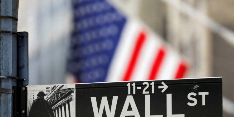 Wall Street: Μικρές μεταβολές ενόψει της ομιλίας Πάουελ και των αποτελεσμάτων μεγάλων λιανεμπορικών αλυσίδων