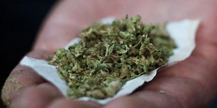 Σύλληψη άνδρα για διάρρηξη επιχείρησης και κατοχή ναρκωτικών στη Ναύπακτο