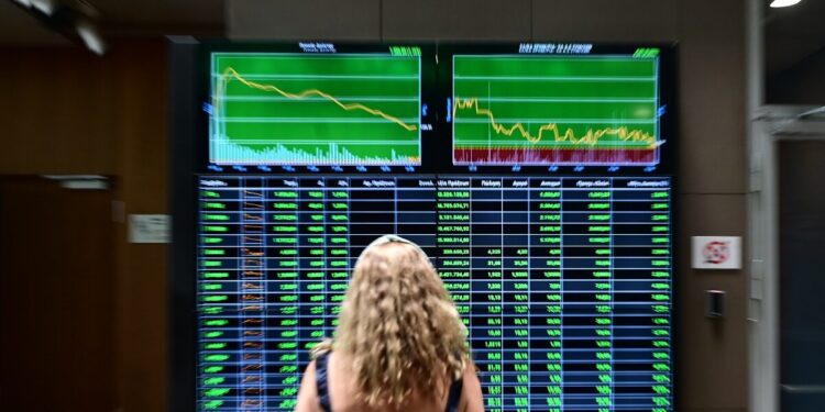 Forbes: Το θαύμα της ελληνικής αγοράς την καθιστά την κορυφαία χώρα σε απόδοση για το 2025