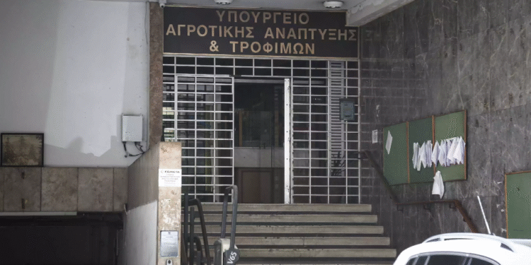 Απάντηση ΥΠΑΑΤ στον Περιφερειάρχη Θεσσαλίας για την αντιμετώπιση της ευλογιάς