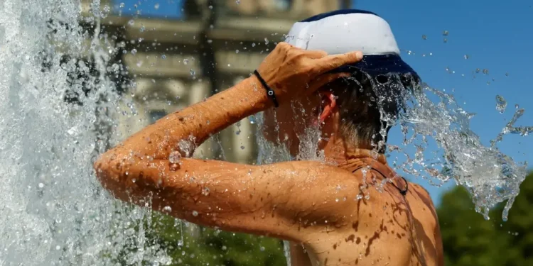 Καιρός αύριο: Έως τους 40 βαθμούς θα ανέβει η θερμοκρασία με σκόνη από τη Σαχάρα – Πού θα βρέξει