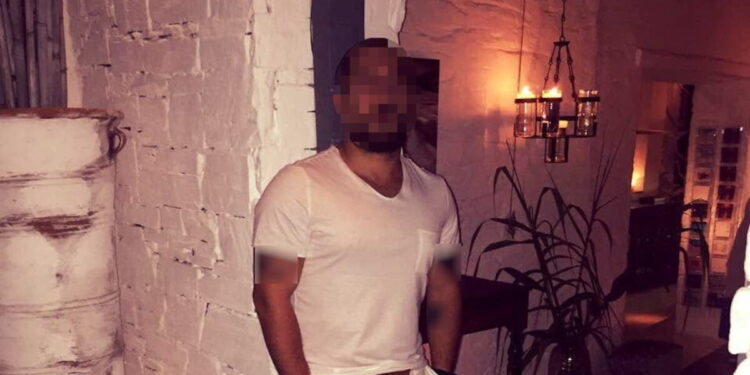 «Στα 17 μου, έτρωγα ξύλο για να πάρω τα ναρκωτικά που μου έδινε» λέει θύμα του «κοντού» μαστροπού