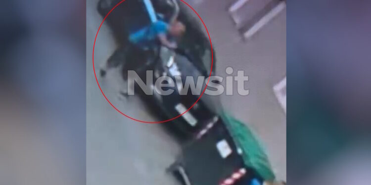 Γκύζη: Βίντεο ντοκουμέντο από την στιγμή που ο 59χρονος οπλίζει και σημαδεύει τον υπάλληλο καθαριότητας