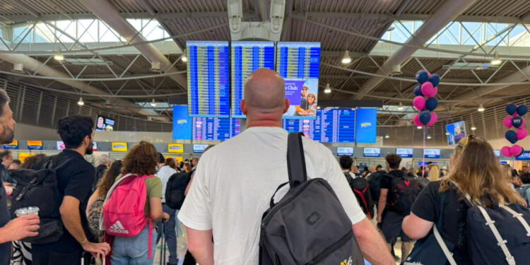 «Ελευθέριος Βενιζέλος»: Συνεχίζεται η ταλαιπωρία των ταξιδιωτών με καθυστερήσεις μέχρι και μιάμιση ώρα