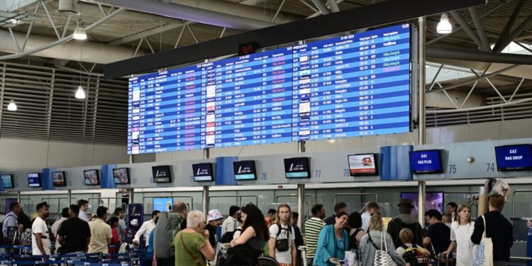 Απεργία αύριο: Κανονικά θα εκτελεστούν οι πτήσεις – Παράνομη η συμμετοχή των Ελεγκτών Εναέριας Κυκλοφορίας