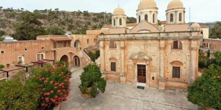 Μαφία της Κρήτης: «Με απείλησαν αλλά όχι με ροζ βίντεο» λέει ο εμπλεκόμενος κληρικός για την έκταση «φιλέτο» της Μονής Τζαγκαρόλων