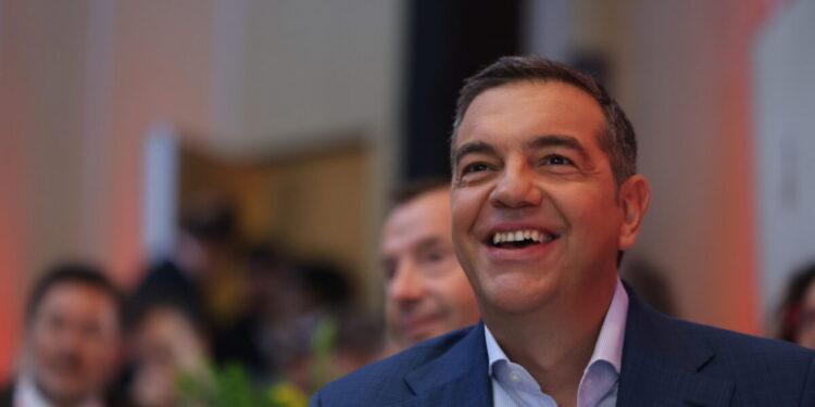 Οι επόμενες κινήσεις του Αλέξη Τσίπρα: Η παραίτηση από βουλευτής του ΣΥΡΙΖΑ, το νέο βιβλίο και οι «σύντροφοι» που «καίει»