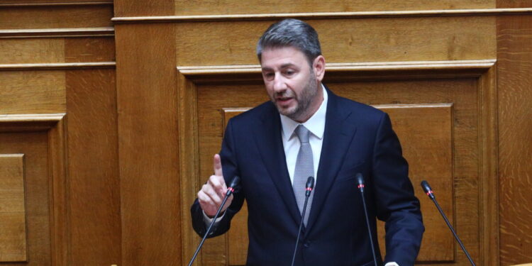 ΠΑΣΟΚ: 13ος μισθός, συλλογικές συμβάσεις και μείωση του ΦΠΑ οι τρεις πόλοι των προτάσεων Ανδρουλάκη στη ΔΕΘ