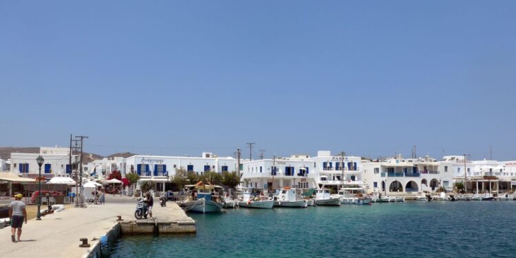 Αντίπαρος: Φωτογράφιζε κορίτσια σε παραλία γυμνιστών – Δεκάδες εικόνες στο κινητό του