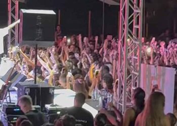 Ο Μητροπολίτης Δαμασκηνός ευχαριστεί τον Apon που αφιέρωσε την αμοιβή του για τον Ι.Ν. Αγίου Νικολάου Αστακού