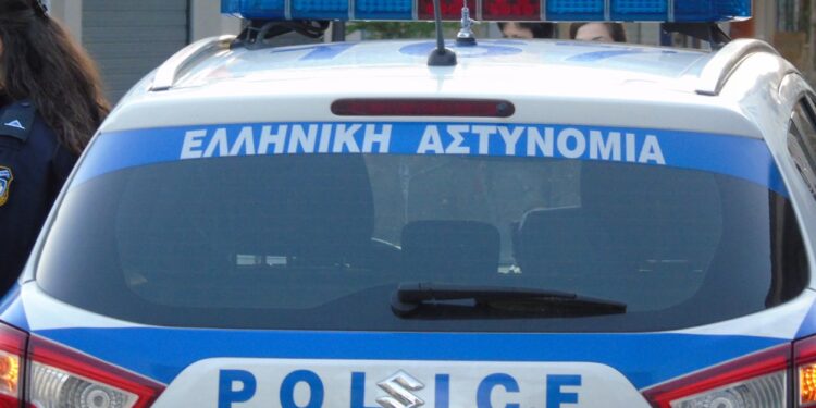 Ναύπακτος: Ανήλικος οδηγούσε μοτοσικλέτα χωρίς πινακίδα και δεν σταμάτησε σε σήμα αστυνομικών