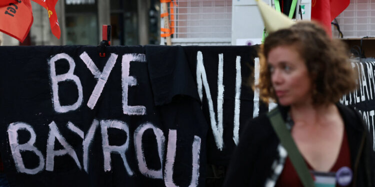 Που βαδίζει η γαλλική οικονομία μετά την πτώση του Μπαϊρού: Μηδαμινή ανάπτυξη, υψηλό κόστος δανεισμού και στο βάθος πιθανή υποβάθμιση της πιστοληπτικής ικανότητας