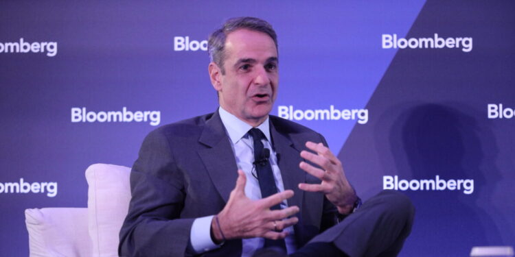 Μητσοτάκης στο Bloomberg: Στόχος η αυτοδυναμία – Από την 1η Ιανουαρίου οι Έλληνες θα δουν αύξηση στα εισοδήματά τους