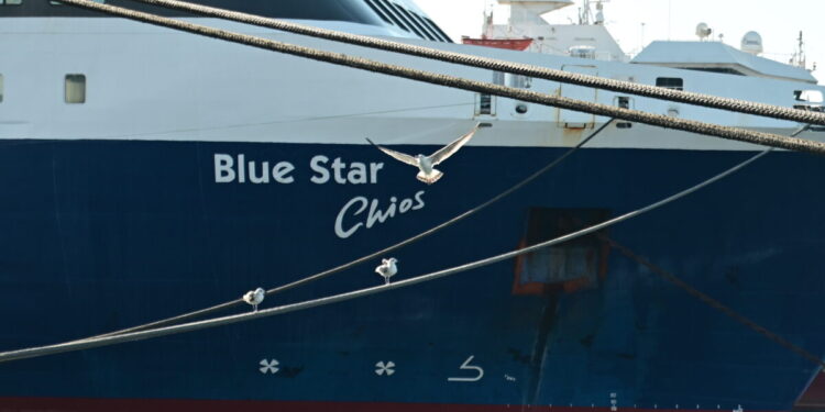 Πειραιάς: Συνελήφθη ο πλοίαρχος και ο α’ μηχανικός του Blue Star Chios για τον θάνατο του 20χρονου