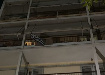 «Και τα άλλα παιδιά στο σπίτι τα είχε γεννήσει» λένε γείτονες της 34χρονης που πέθανε μαζί με το μωρό της στα Πατήσια