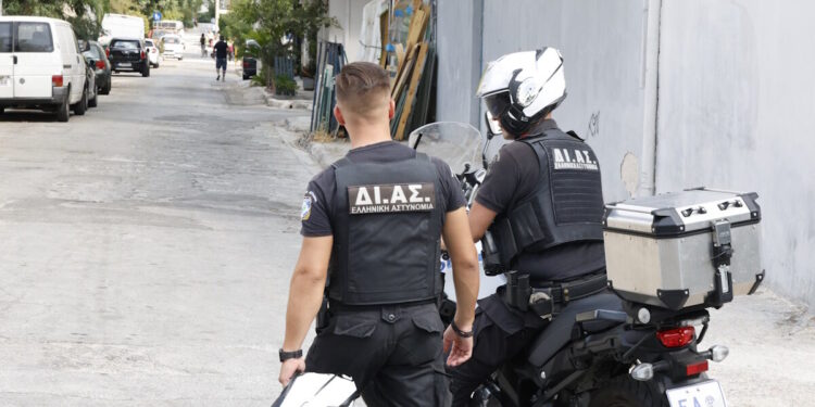 Συνελήφθη στην Κυψέλη 18χρονος με 1,5 κιλό κάνναβη και 53 γραμμάρια κοκαΐνη στην κατοχή του