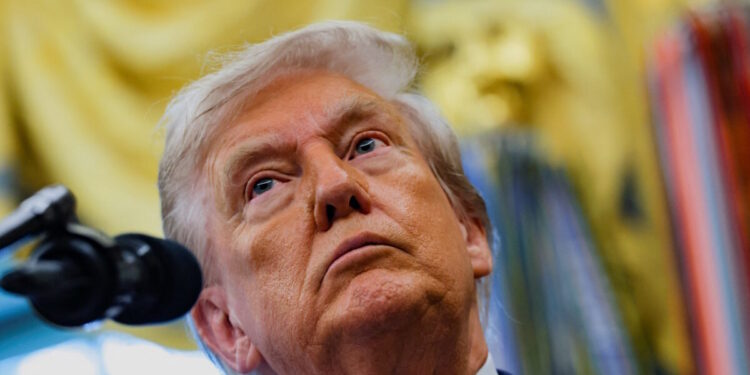 Τα πρώτα σύννεφα της καταιγίδας Τραμπ πάνω από την ελληνική οικονομία – Η καθίζηση των εξαγωγών φρενάρει την ανάπτυξη