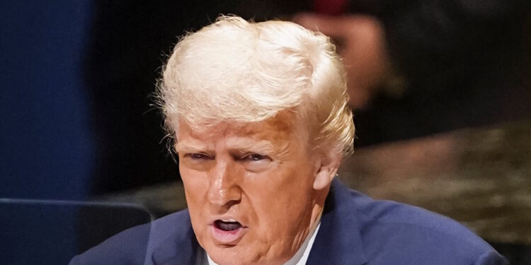 Τι σημαίνουν οι νέοι δασμοί που ανακοίνωσε ο Ντόναλντ Τραμπ σε φάρμακα, φορτηγά και έπιπλα