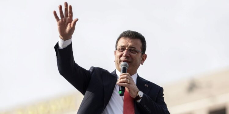 Μήνυμα Εκρέμ Ιμάμογλου από «τα μπουντρούμια της Σιλίβρι» σε φεστιβάλ της Λέσβου: «Η τουρκο-ελληνική φιλία θα φέρει την ελπίδα»