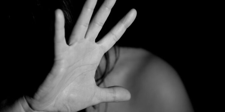 Αγρίνιο: 19χρονη κατήγγειλε τους γονείς της – Είπε ότι ο πατέρας της την απείλησε με όπλο