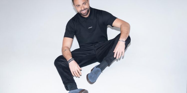 Ηλίας Βρεττός:τριπλές live εμφανίσεις σε Ελλάδα και Κύπρο