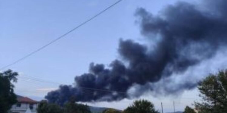 Φωτιά στην Ορμύλια Χαλκιδικής: Καίγεται ελαιοτριβείο – Ήχησε 112 για τους καπνούς