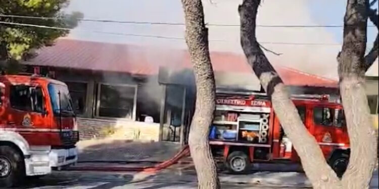 Φωτιά σε εστιατόριο στους Θρακομακεδόνες – Τέθηκε άμεσα υπό έλεγχο