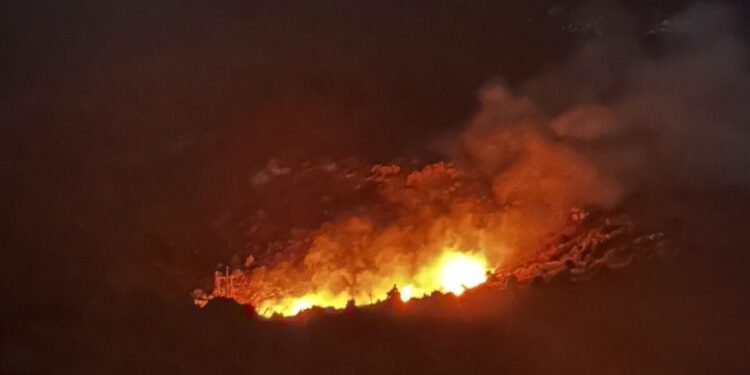 Φωτιά στην Πάρνηθα κοντά στο Μπάφι – Ισχυρές δυνάμεις στο σημείο