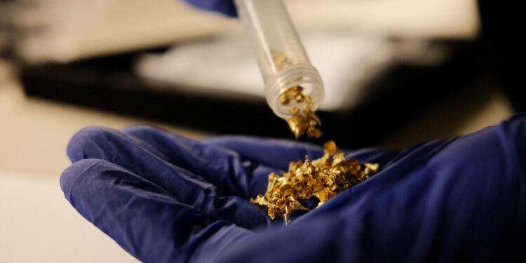 Σε ιστορικά υψηλά ο χρυσός ξεπερνώντας τα 3.800 δολάρια – Τα αποθέματα των ΗΠΑ αγγίζουν το 1 τρισ. δολάρια