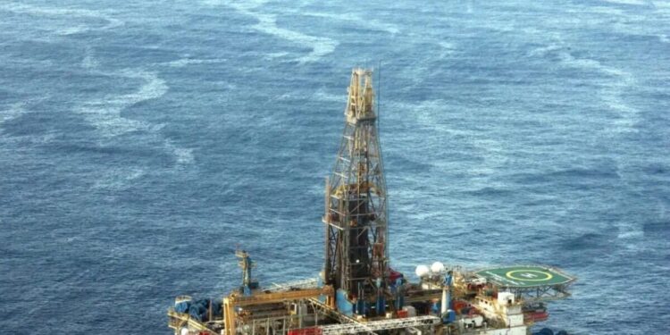 Πηγές ΥΠΕΝ: Μεγάλη εθνική επιτυχία η προσφορά Chevron με HELLENiQ Energy – Τα επόμενα βήματα