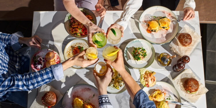 Μπαράζ εξαγορών και συγχωνεύσεων στη βιομηχανία τροφίμων και ποτών