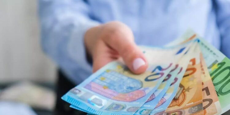 Θεσσαλονίκη: Γιατρός καταδικάστηκε για φακελάκια – Έως 5000 ευρώ η «ταρίφα» για χειρουργικές επεμβάσεις