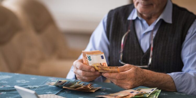 Όλες οι νέες κλίμακες φορολογίας εισοδήματος για μισθωτούς, συνταξιούχους, επαγγελματίες και αγρότες – Πίνακες